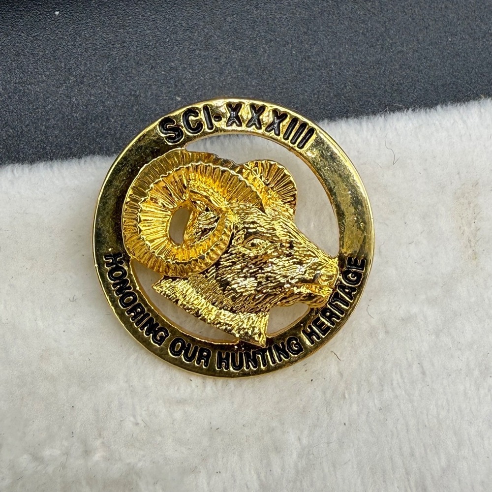 Vintage Hunting Brooch Gold Tone SCI-XXXII Honoring Our Hunting Heritage